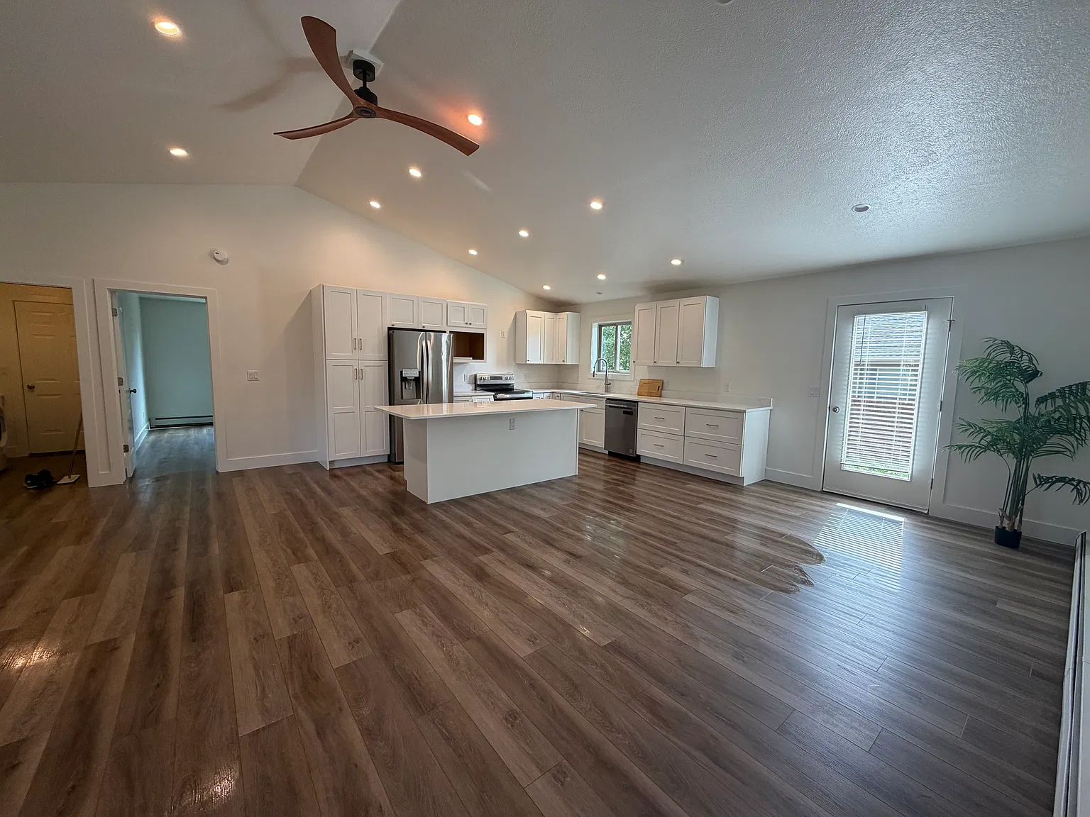3 bed, 1427 sqft, $3,500 — Photo 4