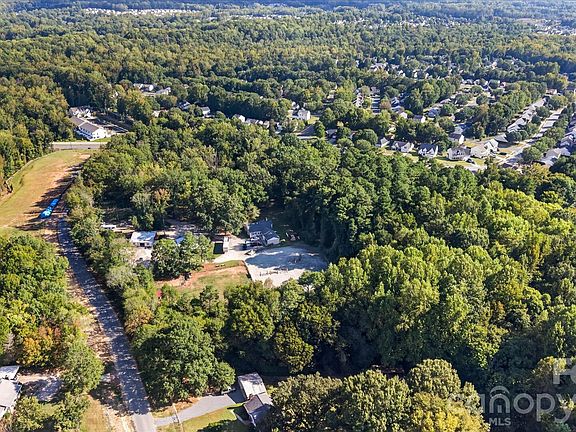 4th image of 8731 Faires Rd