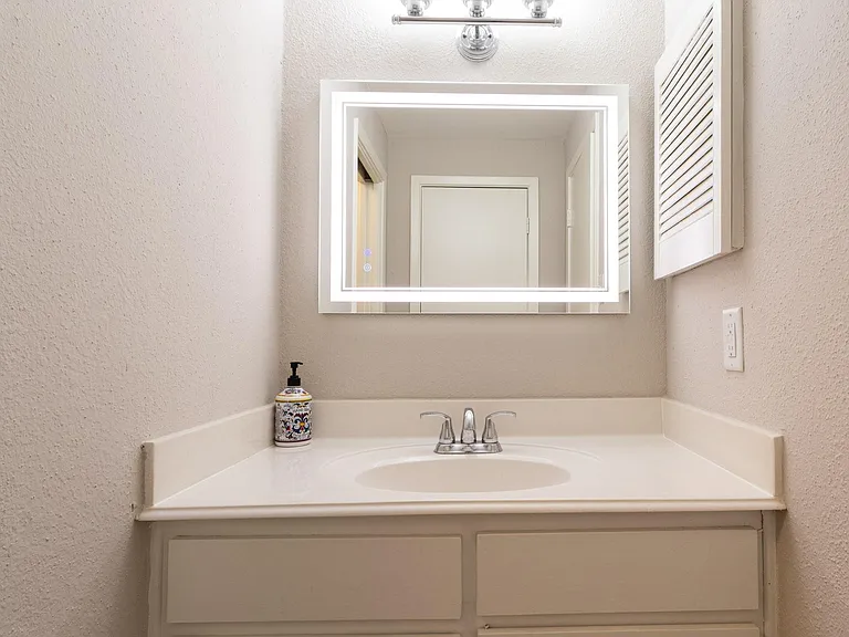 401 Lakeside Ln #111 — Photo 16