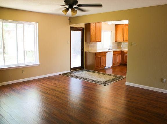5th image of 1217 Cove Dr