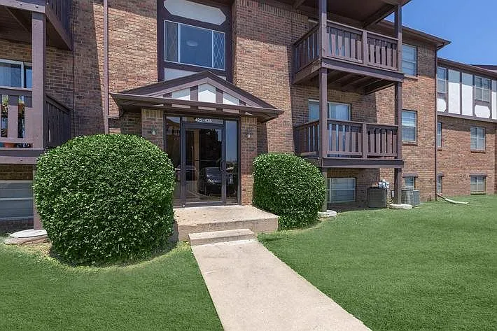 Brickstone at Woodlawn — Photo 1