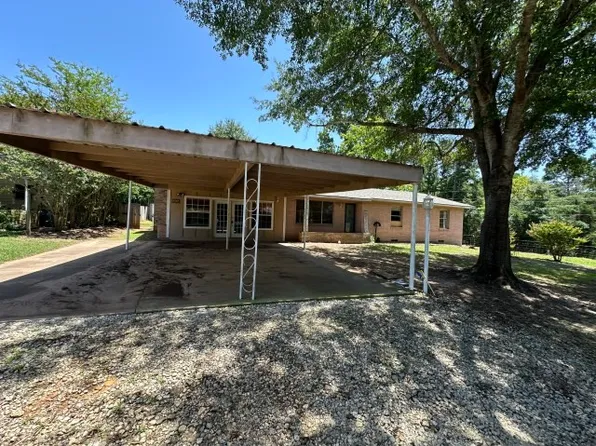 305 Butler St, Arp, TX 75750