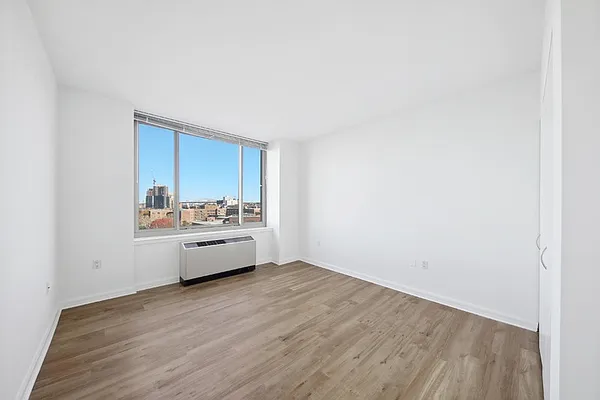 Rented by Greystar | media 4