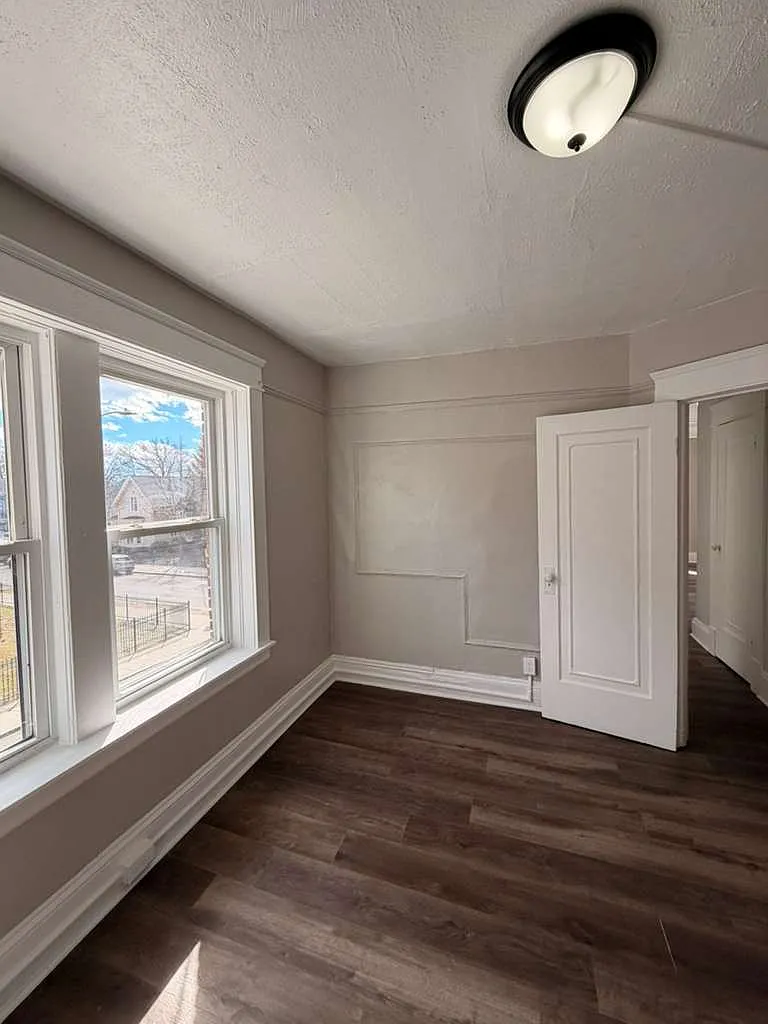 1 bed, 950 sqft, $1,382 — Photo 3