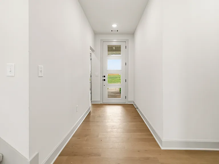 910 Trestle Ln — Photo 36