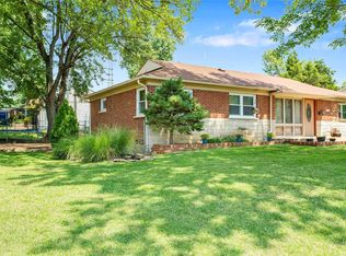 6931 Heege Rd, Saint Louis, MO 63123