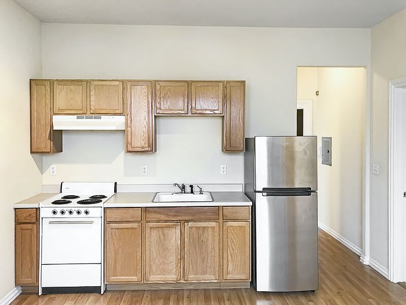 1st image of 1735 Lake St APT 1