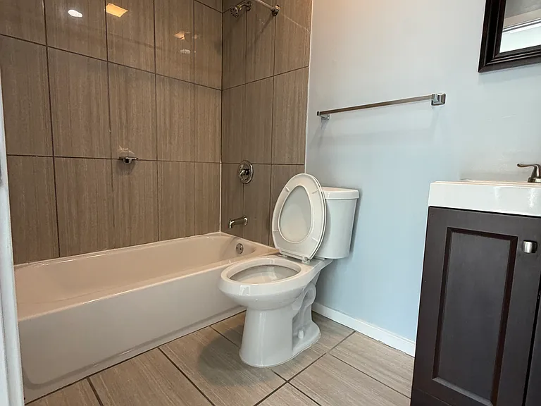 811 N Franklin St #301 — Photo 9