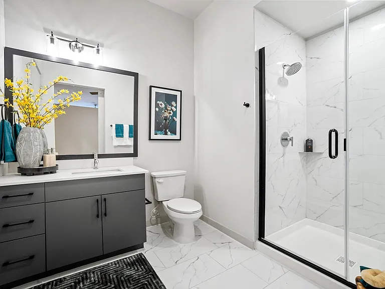 Experience luxury and style in this beautifully designed modern bathroom. Experience luxury and style in this beautifully designed modern bathroom.