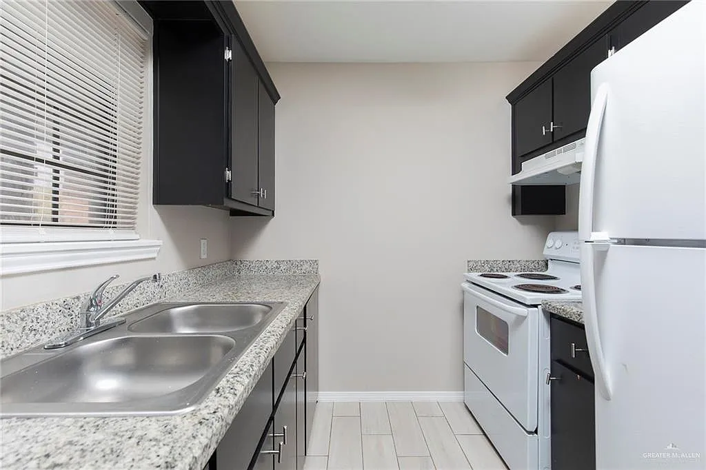 2 bed, 1.0 bath, 650 sqft, $800 — Photo 3