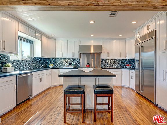 3rd image of 7853 Croydon Ave