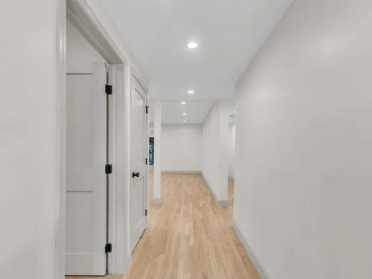 4316 Bellaire Ave — Photo 4