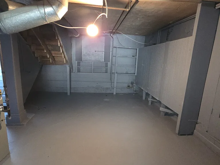 201 N Chestnut St #203 — Photo 17