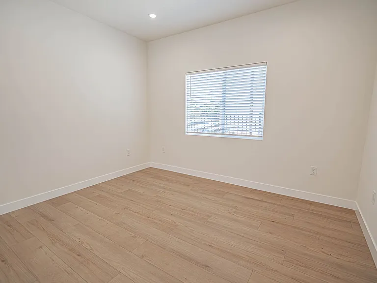 10959 Collins St — Photo 7