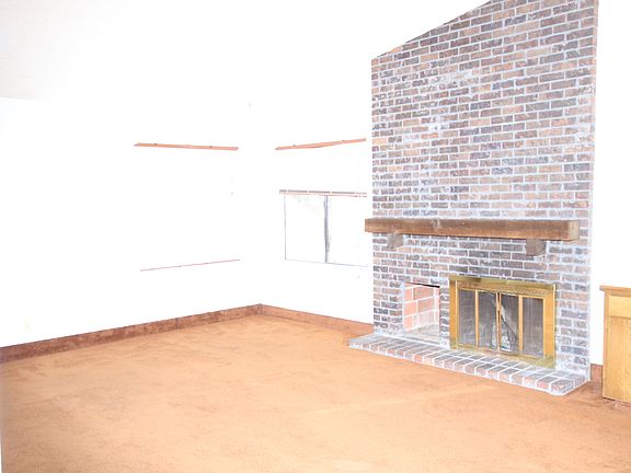 4th image of 1940 E Woodsville Ct