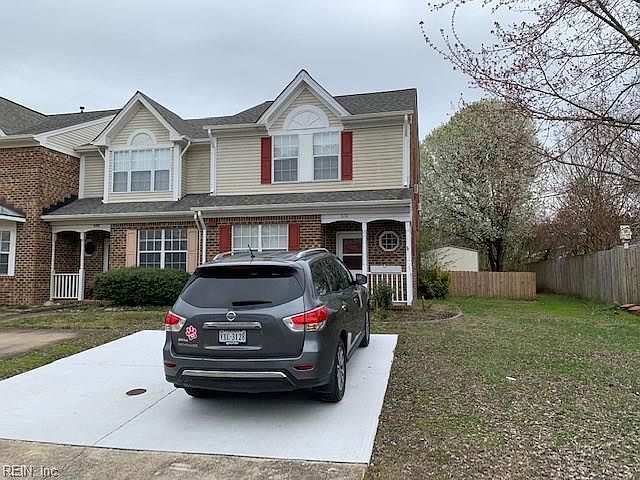 1st image of 610 S Lake Cir