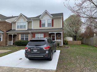 610 S Lake Cir, Chesapeake, VA 23322