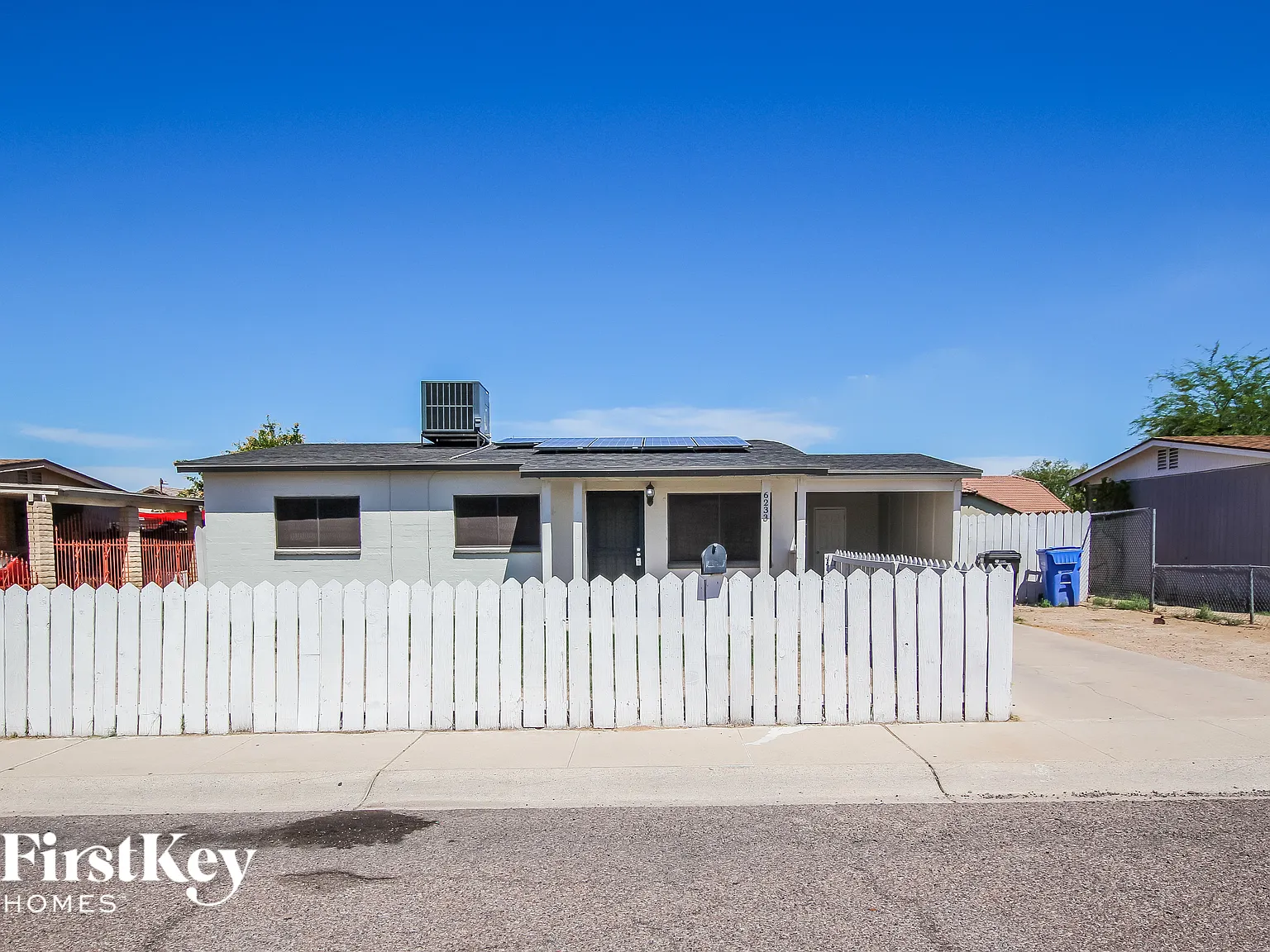 4 bed, 2.0 bath, 1401 sqft, $2,170 — Photo 2