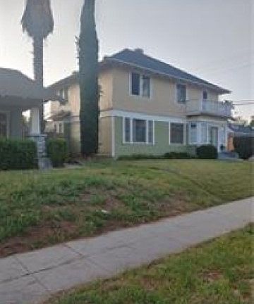 2nd image of 3857 Pine St #3857