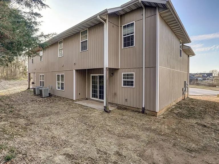 813 E Daniels St — Photo 24