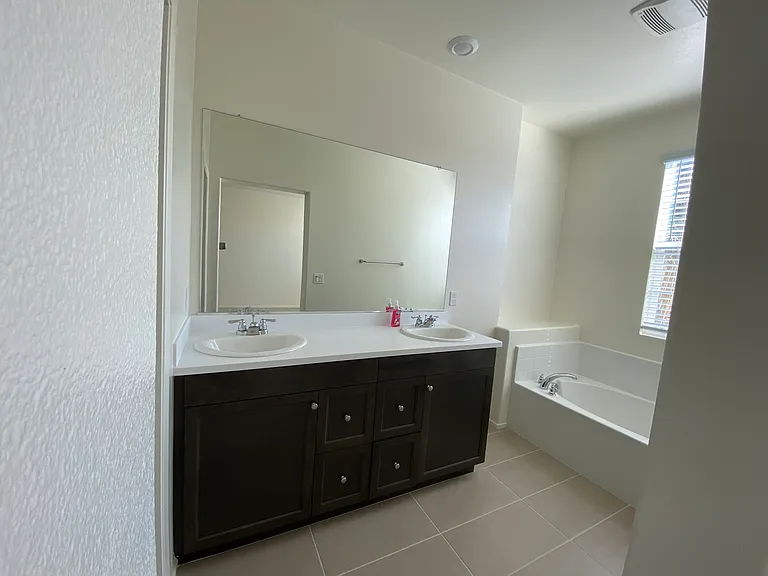 30395 Town Square Dr — Photo 14