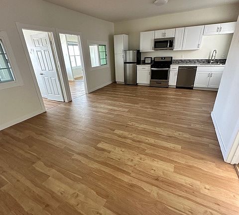 4th image of 1425 University Ave