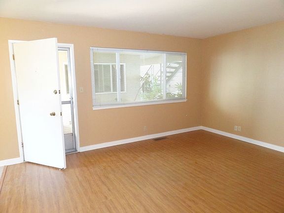 2nd image of 215 Milbrae Ln APT 6
