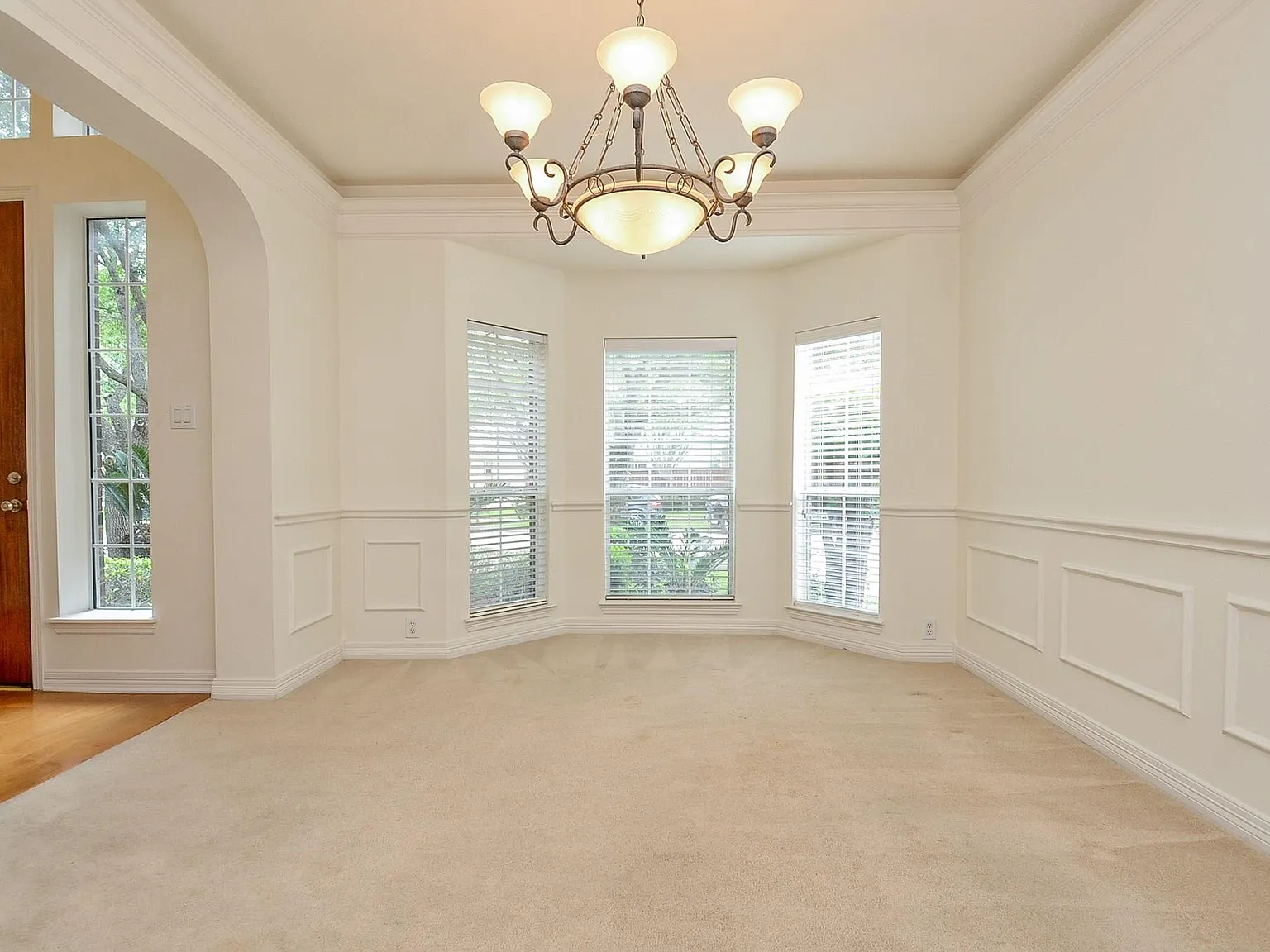 4 bed, 3.5 bath, 3874 sqft, $4,000 — Photo 4