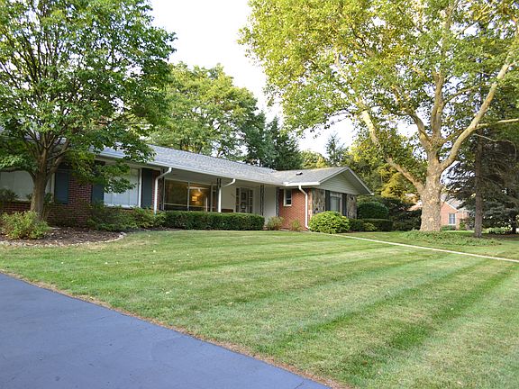 2nd image of 19116 Hillcrest Blvd