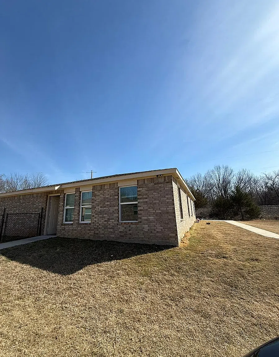 3 bed, $1,250 — Photo 2