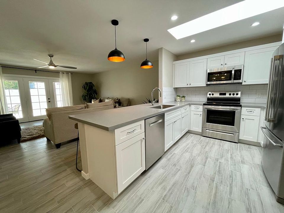 Welcome Home!!! This Beautiful 2 Bed/2 Bath Single Level TownHouse has been Completely Updated and One of the Cleanest Homes for Lease in the Area!!!
