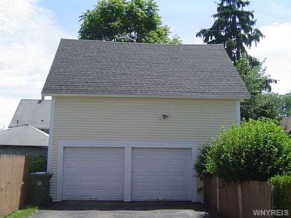 3rd image of 395 Wheatfield St