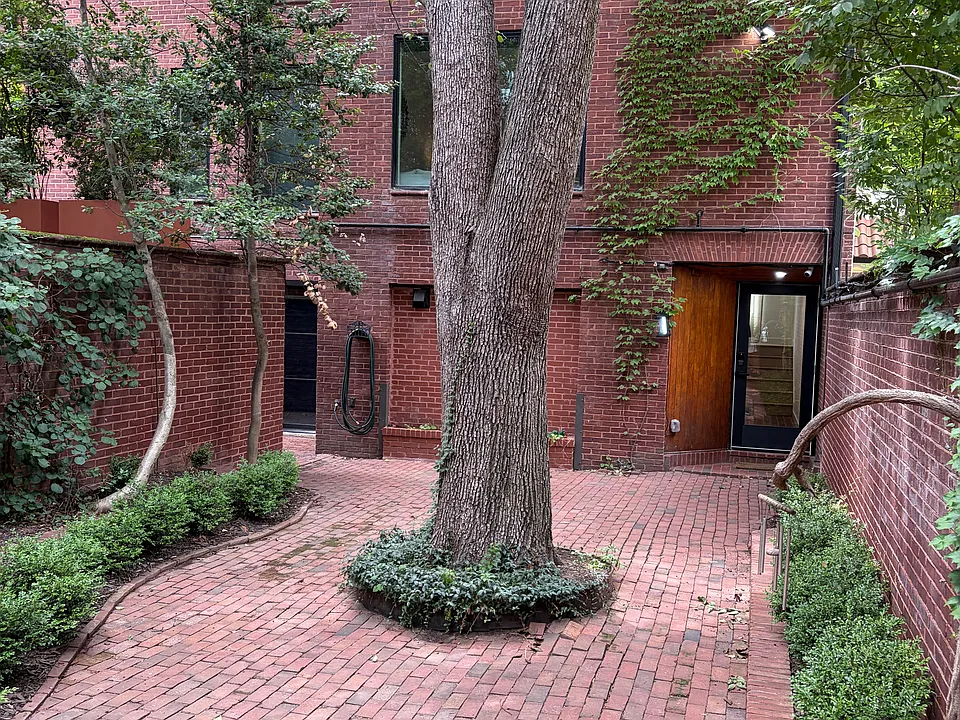 1/2 19th St NW
