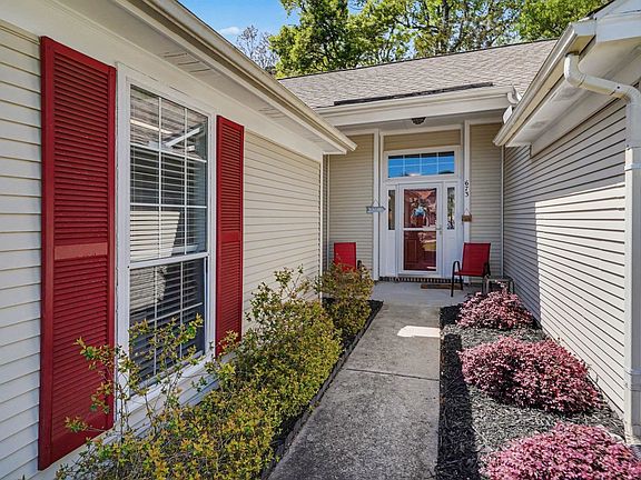 4th image of 673 Bluebird Ln.