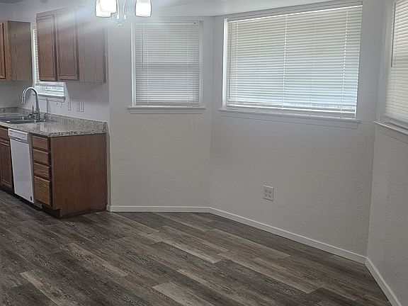5th image of 1711 Cottonwood St