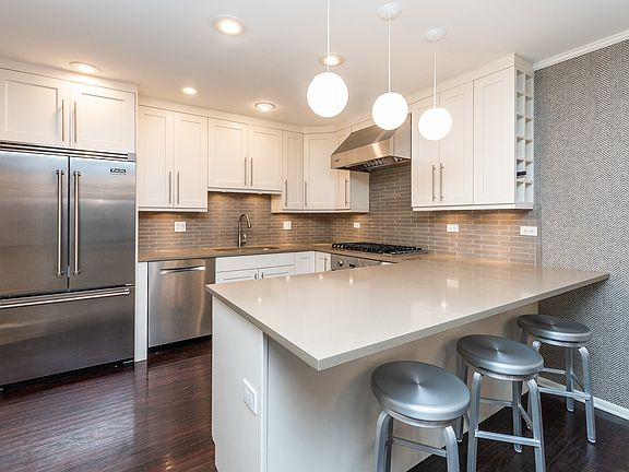 2nd image of 1814 N Hudson Ave #B