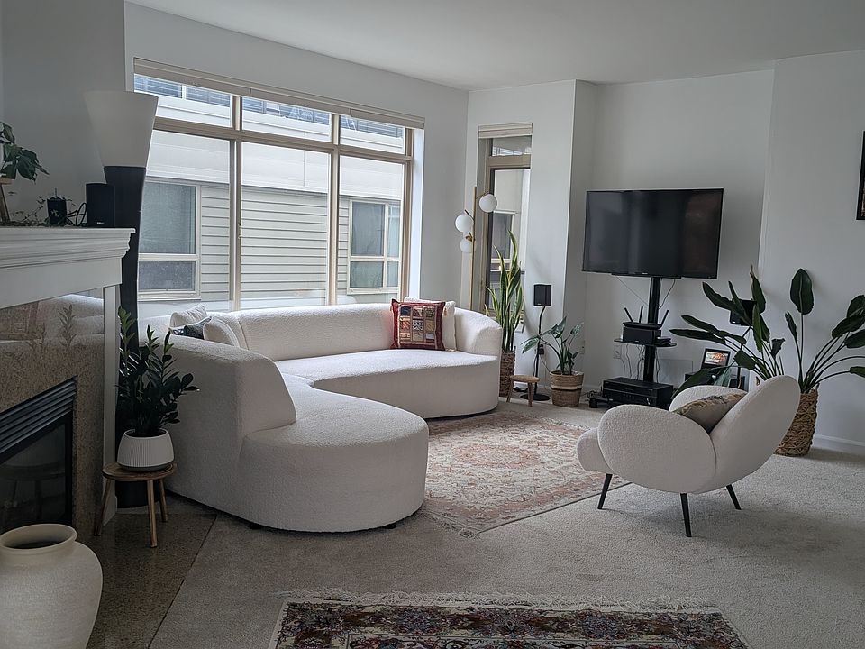 1st image of 900 Aurora Ave N APT 207