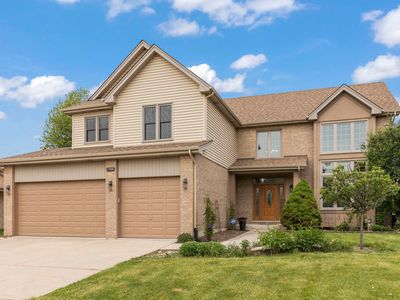 8220 Paddington Rd, Woodridge, IL, 60517