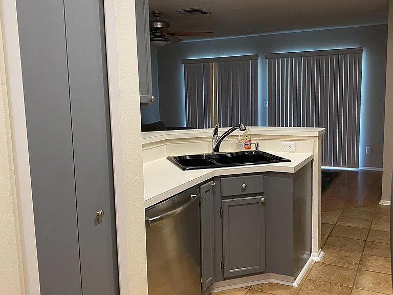 2542 Lancaster Ct — Photo 4