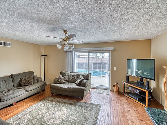 4th image of 27245 Langside Ave