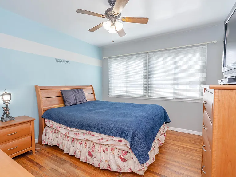 6240 Cahuenga Blvd — Photo 17