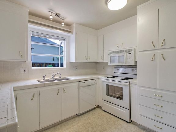 4th image of 640 Harriet Ave