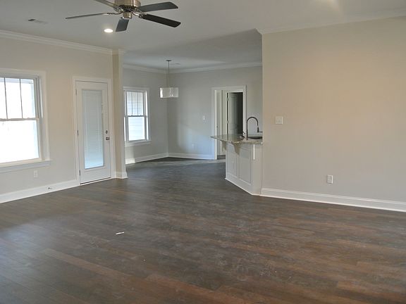4th image of 130 Hollister Dr