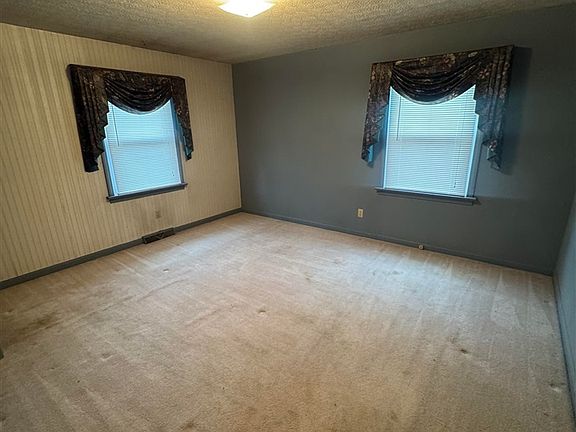 5th image of 236 Walters Ave