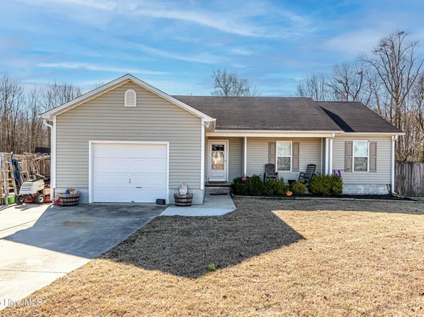 309 Rolling Meadow Court, Richlands, NC 28574