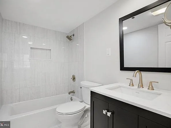 1301 N Courthouse Rd #1002 — Photo 17