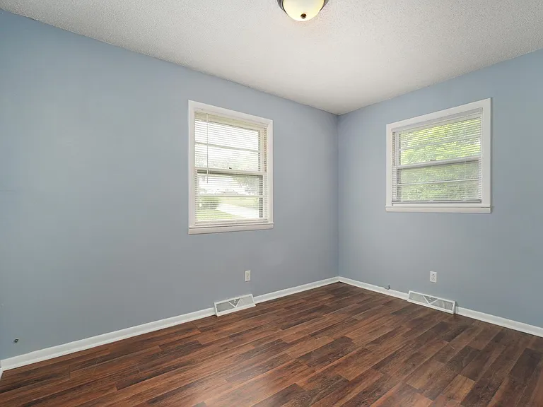 1010 W Lakewood St — Photo 13