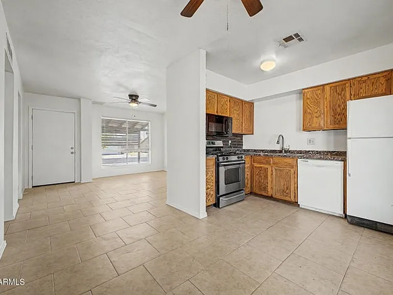 1508 W Rockwood Dr — Photo 5