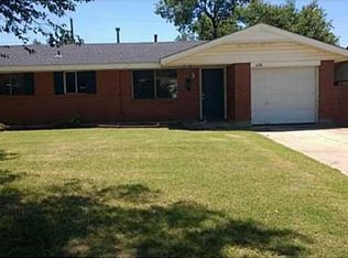 628 SW 1st Pl, Moore, OK 73160
