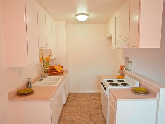 2nd image of 15130 Woodruff Pl